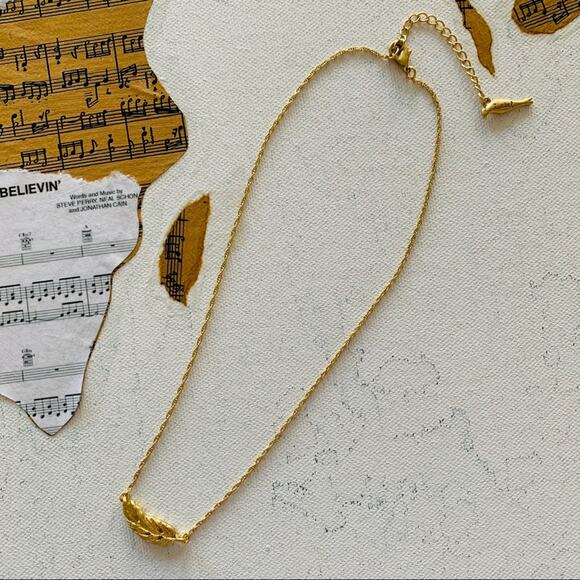 Chloe + Isabel | Gold Leaf Necklace - Picture 1 of 6